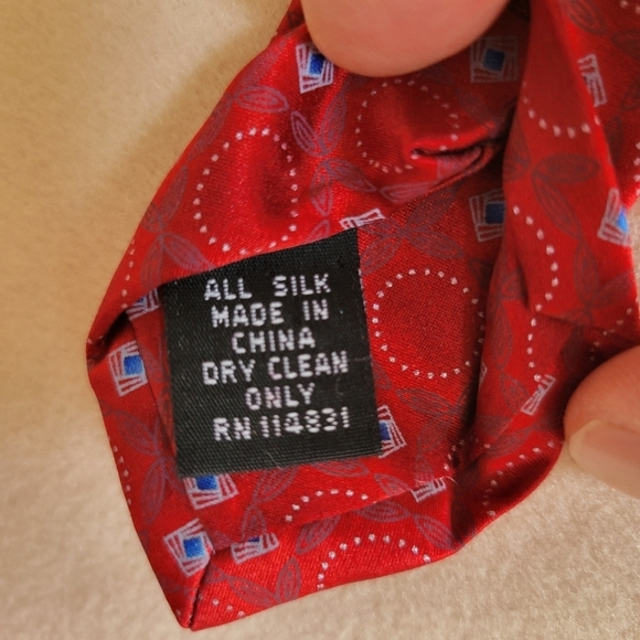 NWT Bellissima Cravatte Silk Red Geometric Tie. - Picture 7 of 10
